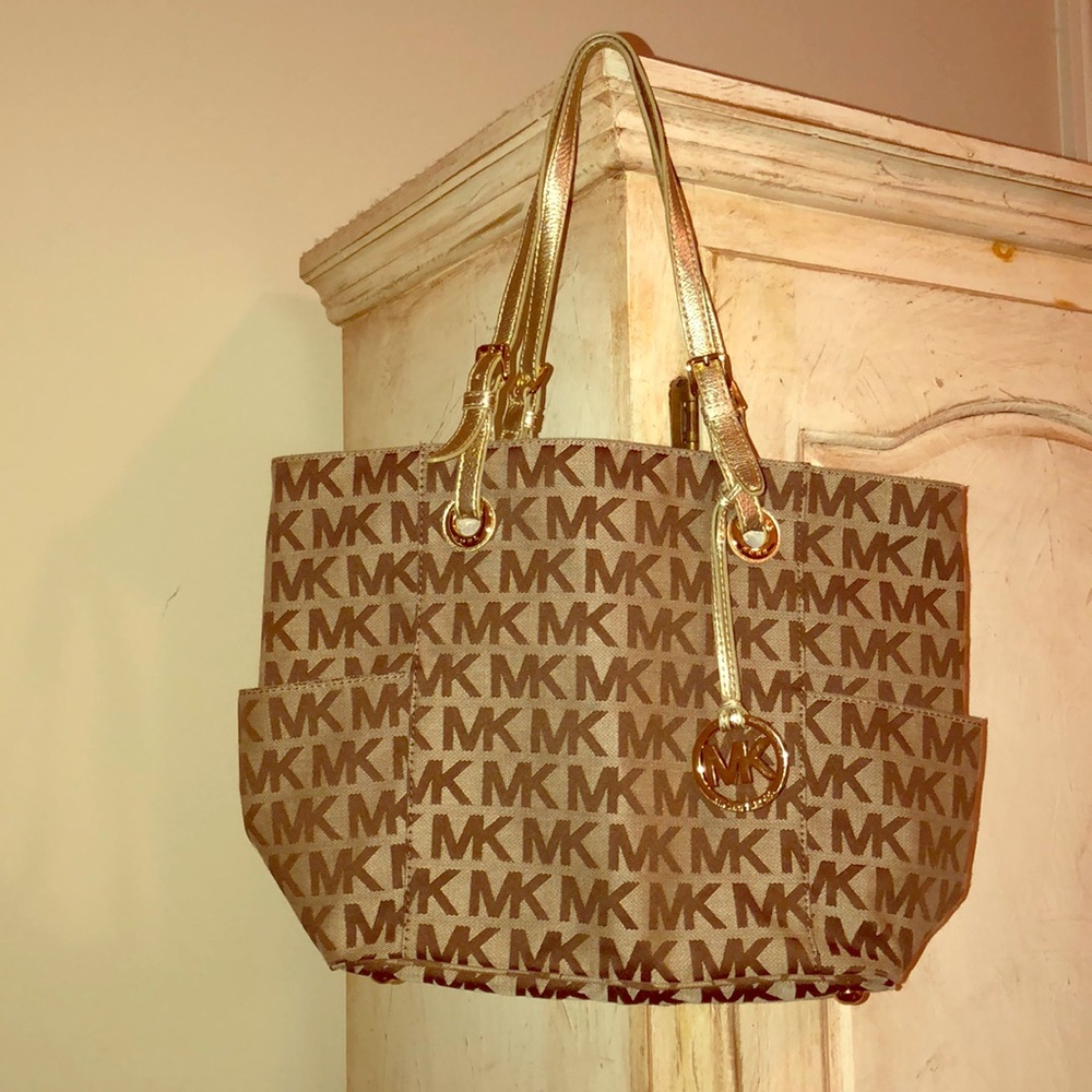 CHRISTMAS SALE!! Michael Kors beige signature tote